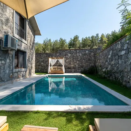 Izz Getaway - Adults Only *
